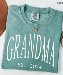 personalized grandma shirt custom gift for new grandma cute t shirt for nana mimi gigi great for christmas and mothers day jyfcw