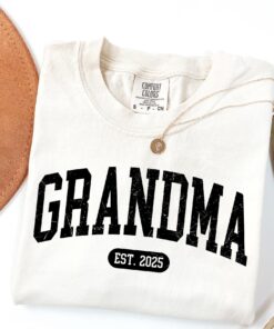 personalized grandma shirt with est year design retro announcement best grandma shirt unique gift for new grandmas wwmwg