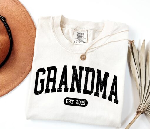 personalized grandma shirt with est year design retro announcement best grandma shirt unique gift for new grandmas wwmwg