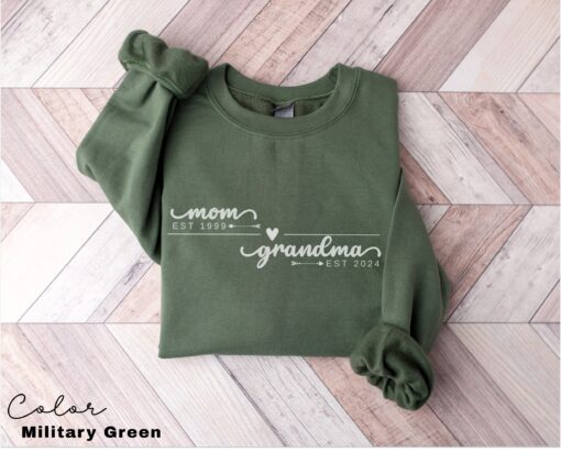 personalized grandma sweater custom mom established year for mothers day pregnancy announcement new grandma gift uhryc