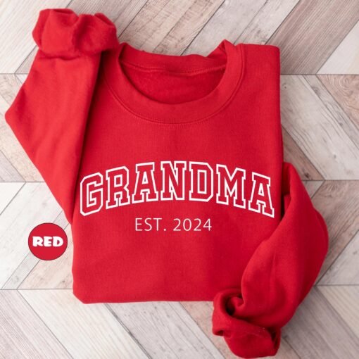 personalized grandma sweatshirt custom hoodie for baby announcement pregnancy reveal unique grandmother gift ihhhv