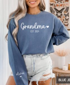 personalized grandma sweatshirt with custom grandkid names on sleeve 100 cotton crewneck est year date pnuvd