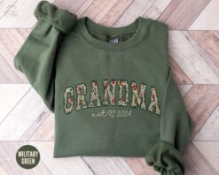 personalized grandma sweatshirt with floral heart design unique wildflower crewneck for mothers day and christmas gifts nadow