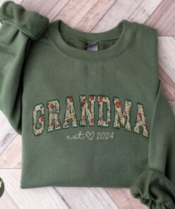 personalized grandma sweatshirt with floral heart design unique wildflower crewneck for mothers day and christmas gifts nadow