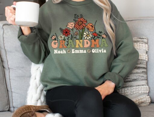 personalized grandma sweatshirt with grandkids names custom mothers day and christmas gift crewneck ae1tt