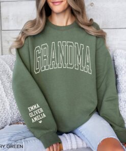 personalized grandma sweatshirt with grandkids names custom mothers day crewneck for nana mimi gigi best mom ever shirt dirvp