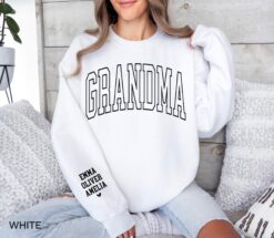 personalized grandma sweatshirt with grandkids names custom mothers day crewneck for nana mimi gigi best mom ever shirt u5xaa