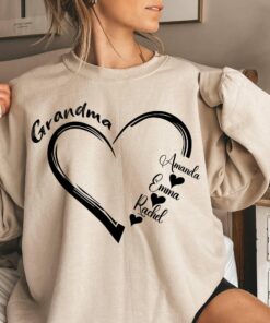 personalized grandma sweatshirt with grandkids names custom nana heart shirt for best grandma gifts me1k8