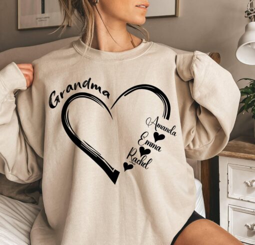 personalized grandma sweatshirt with grandkids names custom nana heart shirt for best grandma gifts me1k8