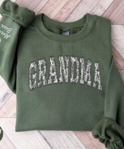 personalized grandma sweatshirt with kids names floral design custom crewneck for grandmother gifts ocpsu