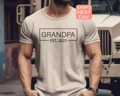 personalized grandpa est 2025 shirt funny papa tee announcement for new grandparents family christmas gift ccvv9