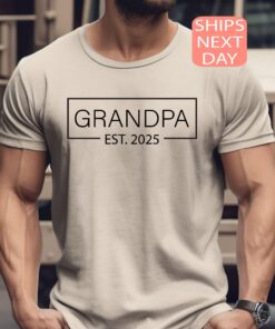 personalized grandpa est 2025 shirt funny papa tee announcement for new grandparents family christmas gift ccvv9