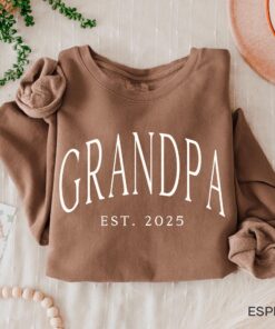 personalized grandpa sweatshirt est 2025 for new grandpa baby announcement fathers day gift ykjvl