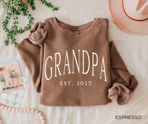personalized grandpa sweatshirt est 2025 for new grandpa baby announcement fathers day gift ykjvl