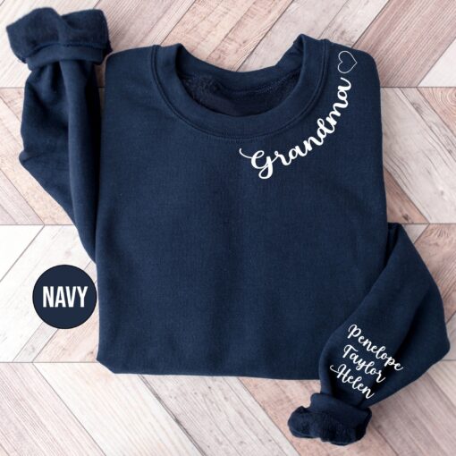 personalized mama heart hoodie with kids names custom mom sweatshirt for mothers day cute mommy outfit with date oi8n5