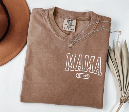 personalized mama shirt with pocket mama est year crewneck for new moms mothers day gift cool mamas club t shirt mnzs7