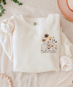 personalized mama sweatshirt with kids names custom wildflowers design for mothers day gifts khbba