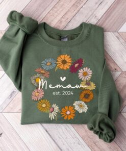 personalized memaw est 2024 sweatshirt custom grandma crewneck shirt for new grandmas christmas gift j4dmn