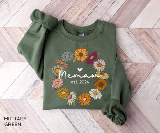 personalized memaw est 2024 sweatshirt custom grandma crewneck shirt for new grandmas christmas gift j4dmn