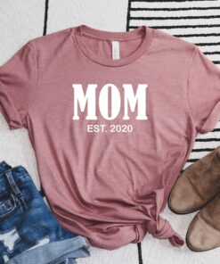 personalized mom and dad est shirts with date new parents tee for pregnancy announcement cute mom dad shirt tustm