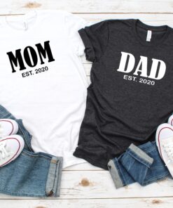 personalized mom and dad est shirts with date new parents tee for pregnancy announcement cute mom dad shirt wn0gr