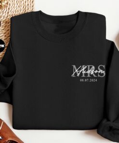 personalized mr and mrs sweatshirt with family name custom hoodie for wedding party honeymoon gifts for bride and groom hzqcq