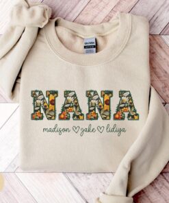 personalized nana sweatshirt with custom grandchildren names floral design for grandma christmas gift wdkhc