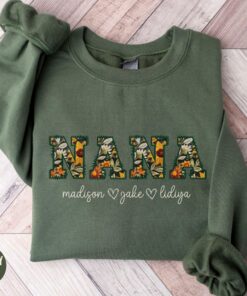 personalized nana sweatshirt with custom grandchildren names floral design for grandma christmas gift yyaxm