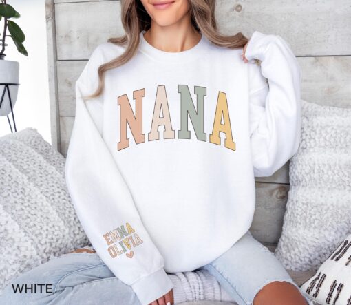 personalized nana sweatshirt with grandkids names for mothers day or christmas unique grandma sweatshirt gift m8cdp