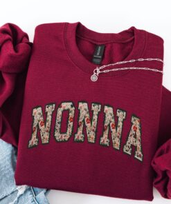 personalized nonna sweatshirt floral crewneck italian grandma shirt unique mothers day gift for grandmother b7moq