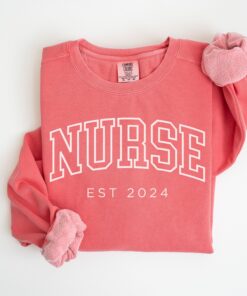 personalized nurse sweatshirt custom crewneck pullover best nurse grad gift comfort colors for nurses nnya0