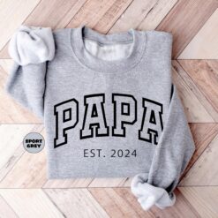 personalized papa sweatshirt with est year custom dad hoodie pregnancy announcement new dad shirt matching gift cszww