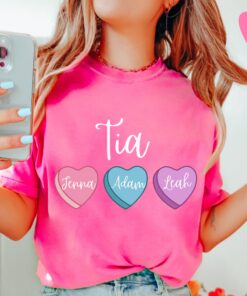 personalized pink tia shirt for valentines day with heart candy and kids names trendy aunt sweatshirt in spanish qtjc0