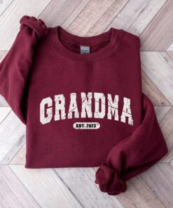 personalized retro grandma sweatshirt custom grandpa sweater cute nana t shirt unique granny gift for new grandparents 1uvhg