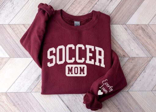 personalized soccer mom sweatshirt with names on sleeve custom soccer mom crewneck best mom gift for soccer moms 3wwsd