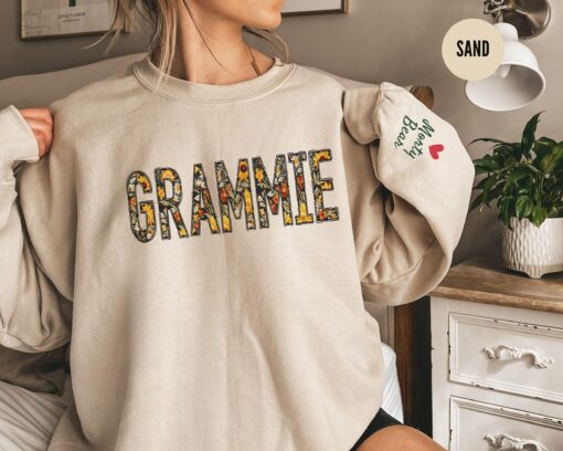 personalized sunflower grammie sweatshirt with kids names custom floral grandma crewneck unique gift for grandmother sjks3