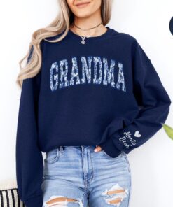 personalized toile de jouy grandma sweatshirt with kids names floral grandmother shirt custom crewneck gift for mom vukpy