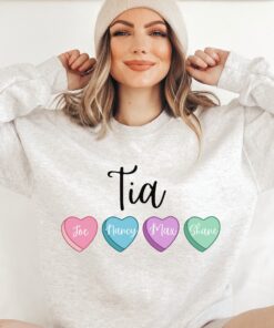 personalized valentines day sweatshirt for tia with kids names cute heart candy design pink aunt sweater in spanish 6cxhh