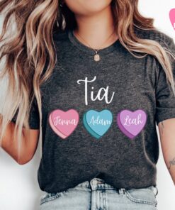 personalized valentines day tia shirt with heart candy and kids names in spanish trendy pink sweatshirt for aunt uff4z