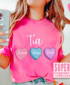 personalized valentines day tia shirt with heart candy and kids names in spanish trendy pink sweatshirt for aunt v3ubq