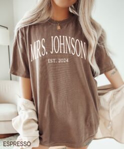 personalized wife shirt custom last name t shirt for brides honeymoon and bridal shower gifts comfort colors mrs tee arfxv