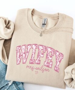 personalized wifey sweatshirt custom bridal shower gift floral honeymoon crewneck for new bride getting ready outfit easeq