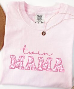 pink floral twin mom shirt for new parents cute mama t shirt pregnancy reveal perfect for mothers day m62wj