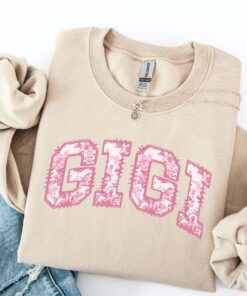 pink toile gigi sweatshirt for grandma floral crewneck best grandma gift mothers day shirt gigi sweater outfit xggfw