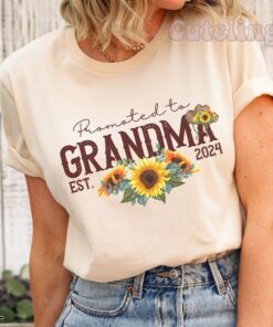 promoted to grandma 2024 sunflower shirt for new grandmother pregnancy reveal plus size western tee sbu0x