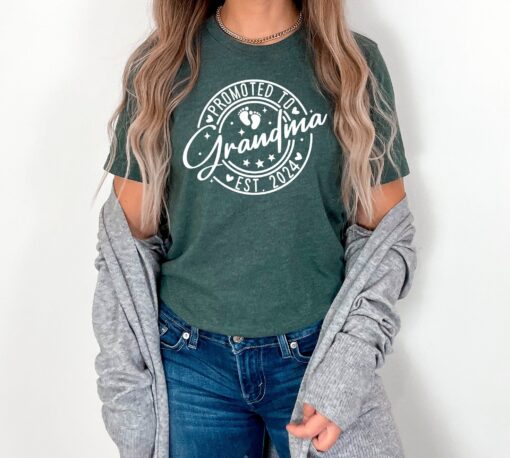 promoted to grandma est 2024 shirt gigi pregnancy announcement shirt baby reveal gift for new grandmothers