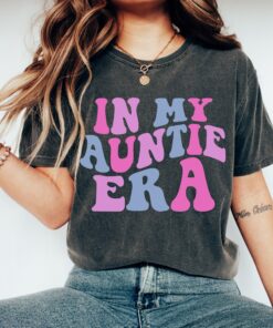 retro aunt shirt for baby announcement and pregnancy reveal cool aunts club shirt comfort colors auntie era tee 9wtal