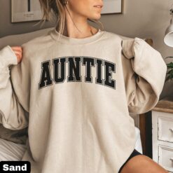 retro auntie sweatshirt for christmas pregnancy reveal trendy aunt gifts varsity crewneck for cool aunts qjxni