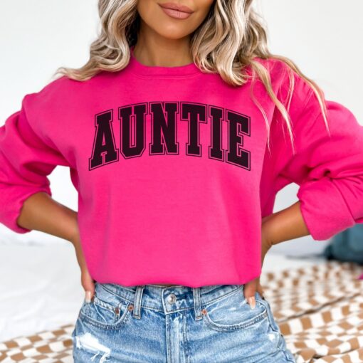 retro auntie sweatshirt for christmas pregnancy reveal trendy auntie gifts varsity crewneck for cool aunts 3k3sn