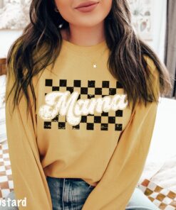 retro checkered mama graphic tee for moms vintage motherhood shirt cute mom t shirt for mothers day gejg4